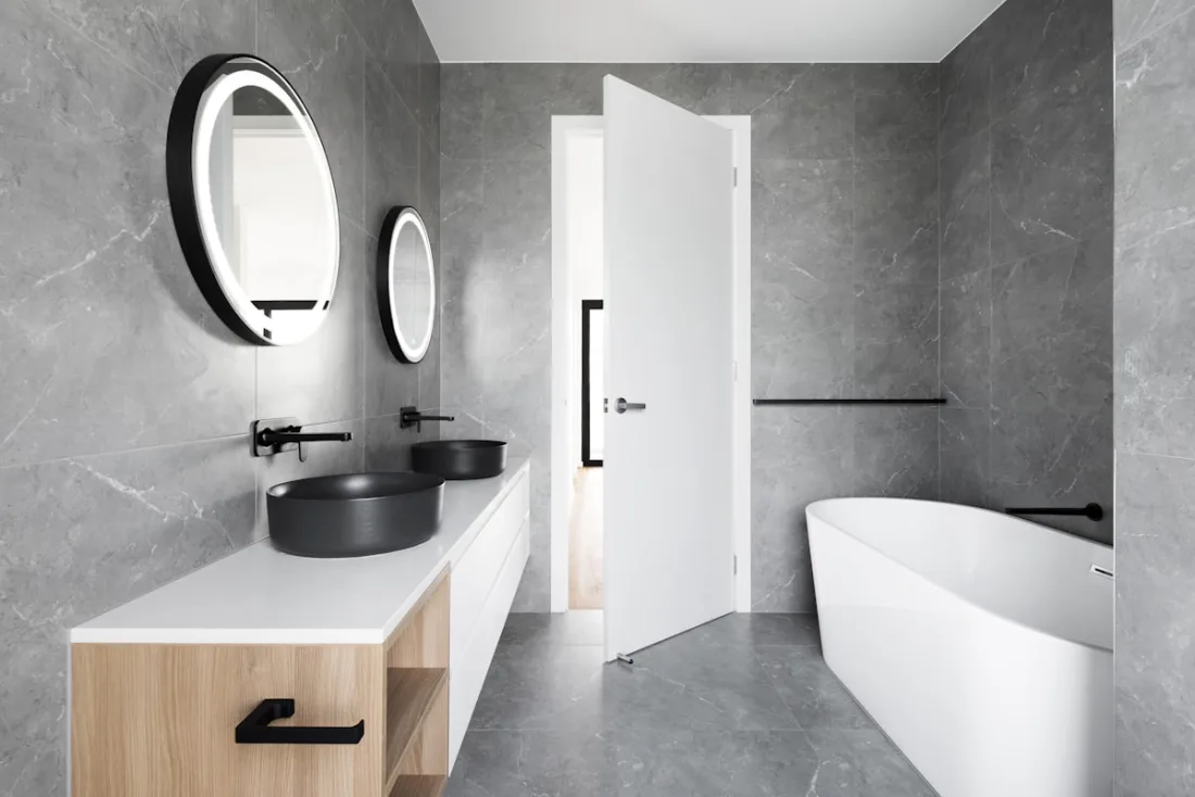 Detail de robinetterie luxueuse en laiton